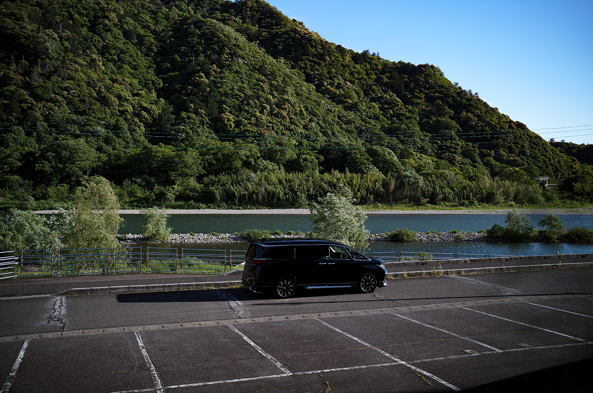 Executive Lounge TOYOTA ALPHARD HYBRID Executive Lounge アルファード ハイブリッド エグゼクティブラウンジ トヨタ アルファードハイブリッド ハイブリッド エグゼクティブラウンジ 岐阜 gifu ぎふ 田舎 最高 ドライブ Alphard アルファード 天気 晴 ライカ LEICA gifu 岐阜 ぎふ 岐阜県 ライカ LEICA　G63AMG デザートサンド Bikkuri Donkey びっくりドンキー ハンバーグ エッグバーグディッシュ ガリバーバーグディッシュ おろしそバーグディッシュ 愛知 2022年10月20日 LEICA ライカ  Vaundy バウンディ 世界の秘密 Brian Setzer Stray Cats LONDON / HERBIE YAMAGUCHI 1981 【Alto e Diritto // exclusive】【SMALL 2/20】ブライアンセッツァー ストレイキャッツ ハービー山口　ISAMUKATAYAMA BACKLASH 片山勇 LEON レオン 雑誌 渡辺 編集 karaoke カラオケ BARONROUGE バロンルージュ 〒460-0008 愛知県名古屋市中区栄5丁目19番12 @nagoya_baronrouge 050-5872-9950 移転 renewal open 。大人がひっそりと訪れる酒と料理を嗜むお店 25年続くお店が少しだけ移転しリニューアルオープン。新築のビル2階に佇む大人のためのレストラン＆バー。大人の階段を上り重厚な扉を開けると1日の疲れをリセット。大人の日常にそっと手を差し伸べる程よい非日常空間。プロが作る美味い酒 と しっかり食べられる料理。酒だけでも 料理だけでも 会話だけでも お気軽に。初めてご来店の方も いつもの馴染みのお店にしてください。八乃助 ISAMUKATAYAMABACKLASH イサムカタヤマバックラッシュ 片山勇 バックラッシュ ATSUTA JINGU ///【LEICA M10-P ASC 100 Edition + SUMMILUX-M F1.4/50mm ASPH】2022年5月11日 火曜 熱田神宮 Wolfgang's Steakhouse Signature Aoyama WOLFGANS'S STEAKHOUSE ウルフギャング ステーキハウス Tボーンステーキ  東京都 港区 北青山 2-5-8　青山OM-SQUARE1F 03-5843-0822 100席 (ダイニング58席、個室A：10席、個室B：8席、バー＆ウイスキーラウンジ24席) THE RITZ-CARLTON TOKYO "CLUB LEVEL" // 2022.5.06-5.08 ザ・リッツ・カールトン クラブ®レベル ザ・リッツ・カールトンの最高峰のおもてなしを、最上級の空間と設備でご体験いただける「ザ・リッツ・カールトン クラブレベル」。そのおもてなしの中心となるクラブラウンジは、レジデンスをテーマにしたラウンジの概念を超えた空間です。 レセプション、ガーデンテラス、ダイニングルーム、ライブラリーラウンジの4つの エリアに分かれた「クラブラウンジ」では、時間帯によって多彩な趣きでお客様をお迎えいたしております。お客様のクラブレベルのステイをより快適なものにするクラブコンシェルジュは、お客様一人ひとりをお名前でお呼びし、それぞれのお好みに合わせたパーソナルなサービスをお届けいたします。お誕生日や記念日、プロポーズなど特別な日のご滞在には、ご要望に合わせて心に残るひとときを演出するプランをご提案します。 ザ・ロビーラウンジ ラウンジ ホテルの45階、お客様をお迎えするメインロビーに位置する「ザ・ロビーラウンジ」は、お待ち合わせや語らいの時間を特別なものにします。毎週金～日曜日の15時～16時20分の間、「ハープ＆アフタヌーンティー」を提供しております。確かな技術を有するハープ奏者が奏でる美しい音色を聴きながらペストリーシェフによるアフタヌーンティーをお召し上がり頂けます。夕暮れへと移ろいゆく美しい東京の景色と共に、ゆったりとした午後のひとときをお楽しみ下さい45階の開放的な空間で楽しむ伝統的なアフタヌーンティー ザ・リッツ・カールトン東京の45階、お客様をお迎えするメインロビーに位置する「ザ・ロビーラウンジ」は、お待ち合わせや語らいの時間を特別なものにします。 心地よいピアノの生演奏が流れるラグジュアリーな空間で、モダンなアフタヌーンティーセットや厳選された世界各地の茶葉によるティーセレクションと共に、優雅なひと時をお楽しみ下さい。東京の中心に位置する六本木というロケーションに相応しい、西洋と東洋のモダンな融合を表現したインテリアには、オリエンタルな紫、赤、モノトーンを基調とした配色や、和をモチーフとしたファブリックなどを用い、全体として和洋の調和を感じさせる空間となっており、時間の移ろいに合わせた生演奏が彩りを添えます。ISAIA Napoli TOKYO MIDTOWN イザイア ナポリ 東京ミッドタウン スーツ、ジャケット、シャツ、パンツ、シューズ、ネクタイ、チーフ、カバン 愛知 名古屋 Alto e Diritto altoediritto アルトエデリット 20224月19日 ミシュラン ヴァガボンド 2021年12月14日 LA VAGABONDE ラ・ヴァガボンド フレンチ フランス料理 鶴舞 ラヴァカボンド chef ryousuke iwamoto 岩本龍介 予約のとれないフレンチ 名店 美食家 放浪者 旅人 愛知県名古屋市中区千代田2丁目14-24 キャノンピア鶴舞 1F 愛知 名古屋 Alto e Diritto altoediritto アルトエデリット 超絶フレンチ ドレスコード ディナー 中華風家庭料理 ふーみん (表参道/中華料理)　〒107-0062 東京都港区南青山５丁目７−１７ 03-3498-4466　表参道・青山エリアの南青山の中華料理店、中華風家庭料理 ふーみんのオフィシャルページです　CHACOあまみや　千駄ヶ谷の有名なステーキ屋「CHACOあめみや」 炭焼きステーキ 〒151-0051 東京都渋谷区千駄ケ谷１丁目７−１２ 03-3402-6066 http://chacoamemiya.com/sp/ １９７９年（昭和５４年）に開店してから当時のままの姿の店内は重みを感じる。　（お客様からは「昭和の香りがする・・」と言われます）真っ白だった壁も年月を感じさせる趣がある。店内に入るとまず目に入るのが、大きな炭焼きの竈。営業当時からの肉の旨みを沢山吸い込んでいるかも・・・。１９７９年（昭和５４年）に開店してから当時のままの姿の店内は重みを感じる。　（お客様からは「昭和の香りがする・・」と言われます）真っ白だった壁も年月を感じさせる趣がある。店内に入るとまず目に入るのが、大きな炭焼きの竈。営業当時からの肉の旨みを沢山吸い込んでいるかも・・・。炭で焼かれたステーキのお皿は鉄板ではなく鋳物です。牛肉は融点が高いため冷めやすい鉄板ではすぐに肉が固くなってしまいます。チャコのお皿は長い時間温かいので柔らかい牛肉をゆっくりご賞味いただけます。ワイン片手に語らいながら心安らぐ美味しい時間をお過ごしください。LA BISBOCCIA　ラ・ビスボッチャ/LA BISBOCCIA (広尾/イタリアン) RISTORANTE LA BISBOCCIA 〒150-0013 東京都渋谷区恵比寿2-36-13 広尾MTRビル1F "イタリア政府公認レストラン"として選ばれた本格的イタリアン。スタッフもイタリア人が中心で、イタリアにいる気分になれそうな空間。 https://labisboccia.tokyo/ 愛知 名古屋 Vineria Cassini ヴィネリア カッシーニ 東別院 イタリアン 愛知県名古屋市中区伊勢山1-9-13 伊勢山ハイツ1F #1F Iseyamahaitsu, 1-9-13 Iseyama Naka-ku, Nagoya-shi, Aichi-ken 460-0026, Japan イタリアを旅するような気分で楽しむ郷土料理と様々なワイン "Vineria(ヴィネリア)とは、イタリア語でVino(ワイン)＋Osteria(食堂)を足した造語です。 イタリアの郷土料理とその土地で造られた様々なワインをイタリアを旅するような気分でお楽しみいただけます。 「イタリア現地の味」を目指した素材を生かすストレートかつ伝統的なイタリア料理をアラカルトもしくはコースでお楽しみください。 約200種類のイタリアワインの中から、ソムリエがベストなワインを選びます。お料理やお好みに合わせたグラスワインやワインコースもご用意しております。"2021年10月15日 煖 MEI メイ イタリアン 国際センター 名古屋市西区那古野1-23-2 四間道糸重3 mei-nagoya.com shikemichi サンタキアラ Santa Chiara コース 18時一斉スタート きのこ キノコ 森内敬子　モーゼ十戒　ナナツモリピノノワール 2016 pinot noir ドメーヌタカヒコ 曽我貴彦 北海道余市郡余市町登町1395  ワイン名古屋市東区徳川町　天然キノコ MEI 那古野 ネコ 猫　にゃんこ 愛知 名古屋 Alto e Diritto altoediritto アルトエデリット カウンター7席 えごま　味噌カツ ミソカツ みそかつ とんかつ 東別院 〒460-0021 愛知県名古屋市中区平和2丁目16-15 052-323-0963  鶴舞線のガード下にあるトンカツの美味しいお店 みそかつ えごま　和食 美奈登 ミナト 老舗焼肉店 神宮前/焼肉 レトロ モクモク 味噌ダレ とんちゃん 熱田 ホルモン ヤキニク とんねるず ペレ きたなシュラン 懐かし 名鉄堀田駅から徒歩20分 瑞穂区 〒467-0879 愛知県名古屋市瑞穂区平郷町2-6-2 LA VAGABONDE ラ・ヴァガボンド フレンチ フランス料理 鶴舞 ラヴァカボンド chef ryousuke iwamoto 岩本龍介 予約のとれないフレンチ 名店 美食家 放浪者 旅人 愛知県名古屋市中区千代田2丁目14-24 キャノンピア鶴舞 1F 愛知 名古屋 Alto e Diritto altoediritto アルトエデリット 超絶フレンチ ドレスコード ディナー STEAK HOUSE Beef Okuma ステーキハウス ビーフオークマ 名古屋店 霜降り黒毛和牛 サーロイン フィレ シャトーブリアン 仙台牛 宮城牛 近江牛 150g 200g ハンバーグ 松坂屋 名古屋店 愛知　名古屋 Alto e Diritto altoediritto  GW休暇 Alto e Diritto アルトエデリット altoediritto 愛知 名古屋 ゴールデンウィーク 休暇 炭火焼肉 煖  だん ダン 愛知 名古屋 焼き肉  名駅店 瑞穂本店 Alto e Diritto altoediritto アルトエデリット 夢 希望 Dream FREEMASONRY フリーメーソン AUDEMARS PIGUET オーデマピゲ SEX PISTOLS セックスピストルズ JOY DIVISION ジョイディヴィジョン DAVID BOWIE デヴィットボーウィ THE VELVET UNDERGROUND ザベルベットアンダーグラウンド THE ROLLING STONES ザローリングストーンズ QUEEN クイーン LED ZEPPELIN レッドツェッペリン Alto e Diritto アルトエデリット 愛知 名古屋 Italy MOORER ムーレー / BELVEST ベルベスト / ISAIA イザイア / LUCA GRASSIA ルカグラシア / Alfredo Rifugio アルフレードリフージオ / LARDINI ラルディーニ / De Petrillo デ・ペトリロ / TAGLIATORE タリアトーレ / Sealup シーラップ / EMMETI エンメティ / CINQUANTA チンクアンタ / SILENCE サイレンス / MOLEC モレック / Finamore フィナモレ / ORIAN オリアン / AVINO Laboratorio Napoletano アヴィーノ / INCOTEX インコテックス / INCOTEX SLACKS インコテックススラックス / PT TORINO ピーティートリノ / BERWICH ベルウィッチ / VIGANO ヴィガーノ / RICHARD J.BROWN リチャードJブラウン / FEDELI フェデーリ / MANRICO CASHMERE マンリコカシミヤ / ZANONE ザノーネ / Cruciani クルチアーニ / GRAN SASSO グランサッソ / Settefili Cashmere セッテフィーリカシミア / Girelli Bruni ジレリブルーニ / ENZO BONAFE エンツォボナフェ / FERRANTE フェランテ / GHOUD ゴード / ACATE アカーテ / Cisei シセイ / STEFANO RICCI ステファノリッチ / ALPO アル France Georges de Patricia ジョルジュドパトリシア / SAINT LAURENTサンローラン / CELINE セリーヌ / AUBERCY オーベルシー / lucien pellat-finet ルシアンペラフィネ / NATIONAL STANDARD ナショナルスタンダー U.S.A. South Paradiso Leather サウスパラディソ / JACQUESMARIEMAGE ジャックマリーマージュ / MARC MARMEL マークマーメル / WHITE'S BOOTS ホワイツブーツ / JUTTA NEUMANN ユッタニューマン England GRENFELL グレンフェル / J&M DAVIDSON ジェイアンドエムディヴィッドソン / JAMES GROSE ジェームスグロース / JOHN SMEDLEY ジョンスメドレー / Johnstons ジョンストンズ Other FIXER フィクサー / cuervo bopoha クエルボ ヴァローナ / BACKLASH The Line バックラッシュ ザライン / RIVORA リヴォラ / C.QP / Order Suit オーダースーツ 愛知 名古屋 Alto e Diritto altoediritto アルトエデリッライカM10 アポズミクロン 2021 October.27 21年目スタート 21年目からは楽しくゆっくりすごしてゆけたらなと思ってます ジョーストラマー 「10.26(tue)」,「10.27(wed)」 お休みとなります Thames LONDON / HERBIE YAMAGUCHI 1983 テムズ川 ロンドン ハービー山口 1983年 イギリス England イングランド 写真家 写真 Not Banksy ノットバンクシー BANKSY バンクシー 我々の敵はあなたの敵じゃない   共に生きよう LEICA // APO-SUMMICRON-M f2/35mm ASPH. ライカ アポ・ズミクロンM f2/35mm ASPH. 愛知 名古屋 Alto e Diritto altoediritto アルトエデリット 世界最高峰のレンズと称賛され続けているライカMレンズにおいて、アポ・ズミクロンM f2/35mm ASPH.もそのMレンズの名にふさわしい優れた性能を誇ります。さらに、アポ・ズミクロンMシリーズのレンズとしてはもちろんのこと、これまでにない新しいタイプのMレンズとして目をひく存在でもあります。その特長は、Mレンズの中で最短で唯一ともいえる最短撮影距離と、きわめてシャープな描写力、美しいボケ味、そして開放F値F2という明るさにあります。ドイツならではの高度な製造技術が生み出したこのレンズを活用すれば、M型カメラはもとより、「ライカSL2」や「ライカSL2-S」でも、優れた描写力を活用してあらゆるシーンでの撮影が楽しめます。 光学系の設計に全撮影距離で高画質が得られるフローティングシステムを採用しているため、近距離撮影でも高い描写力を発揮しながら、Mレンズでは唯一となるわずか30cmという最短撮影距離を実現しています。フォーカスリングの回転角は300°ときわめて大きく、最短撮影距離が短くなっているにも関わらず緻密なピント合わせが可能です。開放値はF2.0という明るさで、クリエイティブな作品づくりも多彩に楽しめます。その時々の貴重な瞬間を、ライカらしい高品位な写真として記録することができます。イギリスの写真家ヒュー・ジョン氏は、ポートレート撮影でもアポ・ズミクロンM f2/35mm ASPH.が威力を発揮することを実感しました。「被写界深度がこれほど浅くなるとは驚きました。まつげの部分が驚くほどシャープに描写され、そこから徐々にボケていく。これは元のサイズのまま一部をトリミングしたものですが、85mm、いや、105mmのレンズで撮影したかのような仕上がりです！」「アポ・ズミクロンM f2/35mm ASPH.は、美しいボケ味でポートレート写真に新たな可能性をもたらすレンズですね。それに接写もこなせるので、まさにオールラウンドな1本だと言えます。色の再現性も絶妙で、シャープな解像感も素晴らしい。これさえあれば他のレンズはいらないと言ってもいいかもしれません！」2021年8月18日 Leica Nagoya ライカ松坂屋名古屋店 ライカ名古屋 460-8430 愛知県中区栄3-16-1 松坂屋名古屋店 北館3Ｆ 052-264-2840 入鹿池　いるかいけ 名古屋近郊のボート釣りのメッカ 愛知県犬山市の入鹿、飛騨木曽川国定公園内にある人工の農業用ため池 わかさぎ釣り・ブラックバス釣りなら入鹿池にある見晴茶屋へ https://inuyama.gr.jp/miharashi.html 犬山観光情報  ワカサギやブラックバス釣りのメッカとして知られる入鹿池 ブラックバス釣果 犬山名物 でんがく 五平餅 見晴茶屋 愛知県犬山市堤下60 蓬ぜん 犬山 犬山口 愛知 名古屋名物 ひつまぶし http://houzen.s-d.jp/index.html 犬山城 ミシュランガイド愛知2019 あつた蓬莱軒 22年間修行 店主 うなぎ ウナギ 鰻 愛知県犬山市上坂町4-168 0568-39-5077 犬山市観光協会 ミシュラン 博多串焼き 八乃助  焼き鳥 焼鳥 愛知 名古屋 とみやBLOG 富屋酒店 とみやBLOG ライカ LEICA LEICA M10-p ASC100 EDITION ライカM10-P ズミルックス 2021年7月27日 煖 MEI メイ イタリアン 国際センター 名古屋市西区那古野1-23-2 四間道糸重3 mei-nagoya.com shikemichi サンタキアラ Santa Chiara コース 18時一斉スタート きのこ キノコ 森内敬子　モーゼ十戒　ナナツモリピノノワール 2016 pinot noir ドメーヌタカヒコ 曽我貴彦 北海道余市郡余市町登町1395  ワイン名古屋市東区徳川町　天然キノコ MEI 那古野 ネコ 猫　にゃんこ 愛知 名古屋 Alto e Diritto altoediritto アルトエデリット カウンター7席 えごま　味噌カツ ミソカツ みそかつ とんかつ 東別院 〒460-0021 愛知県名古屋市中区平和2丁目16-15 052-323-0963  鶴舞線のガード下にあるトンカツの美味しいお店 みそかつ えごま　和食 美奈登 ミナト 老舗焼肉店 神宮前/焼肉 レトロ モクモク 味噌ダレ とんちゃん 熱田 ホルモン ヤキニク とんねるず ペレ きたなシュラン 懐かし 名鉄堀田駅から徒歩20分 瑞穂区 〒467-0879 愛知県名古屋市瑞穂区平郷町2-6-2 LA VAGABONDE ラ・ヴァガボンド フレンチ フランス料理 鶴舞 ラヴァカボンド chef ryousuke iwamoto 岩本龍介 予約のとれないフレンチ 名店 美食家 放浪者 旅人 愛知県名古屋市中区千代田2丁目14-24 キャノンピア鶴舞 1F 愛知 名古屋 Alto e Diritto altoediritto アルトエデリット 超絶フレンチ ドレスコード ディナー STEAK HOUSE Beef Okuma ステーキハウス ビーフオークマ 名古屋店 霜降り黒毛和牛 サーロイン フィレ シャトーブリアン 仙台牛 宮城牛 近江牛 150g 200g ハンバーグ 松坂屋 名古屋店 愛知　名古屋 Alto e Diritto altoediritto  GW休暇 Alto e Diritto アルトエデリット altoediritto 愛知 名古屋 ゴールデンウィーク 休暇 炭火焼肉 煖  だん ダン 愛知 名古屋 焼き肉  名駅店 瑞穂本店 Alto e Diritto altoediritto アルトエデリット 夢 希望 Dream FREEMASONRY フリーメーソン AUDEMARS PIGUET オーデマピゲ SEX PISTOLS セックスピストルズ JOY DIVISION ジョイディヴィジョン DAVID BOWIE デヴィットボーウィ THE VELVET UNDERGROUND ザベルベットアンダーグラウンド THE ROLLING STONES ザローリングストーンズ QUEEN クイーン LED ZEPPELIN レッドツェッペリン Alto e Diritto アルトエデリット 愛知 名古屋 Italy MOORER ムーレー / BELVEST ベルベスト / ISAIA イザイア / LUCA GRASSIA ルカグラシア / Alfredo Rifugio アルフレードリフージオ / LARDINI ラルディーニ / De Petrillo デ・ペトリロ / TAGLIATORE タリアトーレ / Sealup シーラップ / EMMETI エンメティ / CINQUANTA チンクアンタ / SILENCE サイレンス / MOLEC モレック / Finamore フィナモレ / ORIAN オリアン / AVINO Laboratorio Napoletano アヴィーノ / INCOTEX インコテックス / INCOTEX SLACKS インコテックススラックス / PT TORINO ピーティートリノ / BERWICH ベルウィッチ / VIGANO ヴィガーノ / RICHARD J.BROWN リチャードJブラウン / FEDELI フェデーリ / MANRICO CASHMERE マンリコカシミヤ / ZANONE ザノーネ / Cruciani クルチアーニ / GRAN SASSO グランサッソ / Settefili Cashmere セッテフィーリカシミア / Girelli Bruni ジレリブルーニ / ENZO BONAFE エンツォボナフェ / FERRANTE フェランテ / GHOUD ゴード / ACATE アカーテ / Cisei シセイ / STEFANO RICCI ステファノリッチ / ALPO アル France Georges de Patricia ジョルジュドパトリシア / SAINT LAURENTサンローラン / CELINE セリーヌ / AUBERCY オーベルシー / lucien pellat-finet ルシアンペラフィネ / NATIONAL STANDARD ナショナルスタンダー U.S.A. South Paradiso Leather サウスパラディソ / JACQUESMARIEMAGE ジャックマリーマージュ / MARC MARMEL マークマーメル / WHITE'S BOOTS ホワイツブーツ / JUTTA NEUMANN ユッタニューマン England GRENFELL グレンフェル / J&M DAVIDSON ジェイアンドエムディヴィッドソン / JAMES GROSE ジェームスグロース / JOHN SMEDLEY ジョンスメドレー / Johnstons ジョンストンズ Other FIXER フィクサー / cuervo bopoha クエルボ ヴァローナ / BACKLASH The Line バックラッシュ ザライン / RIVORA リヴォラ / C.QP / Order Suit オーダースーツ 愛知 名古屋 Alto e Diritto altoediritto アルトエデリット